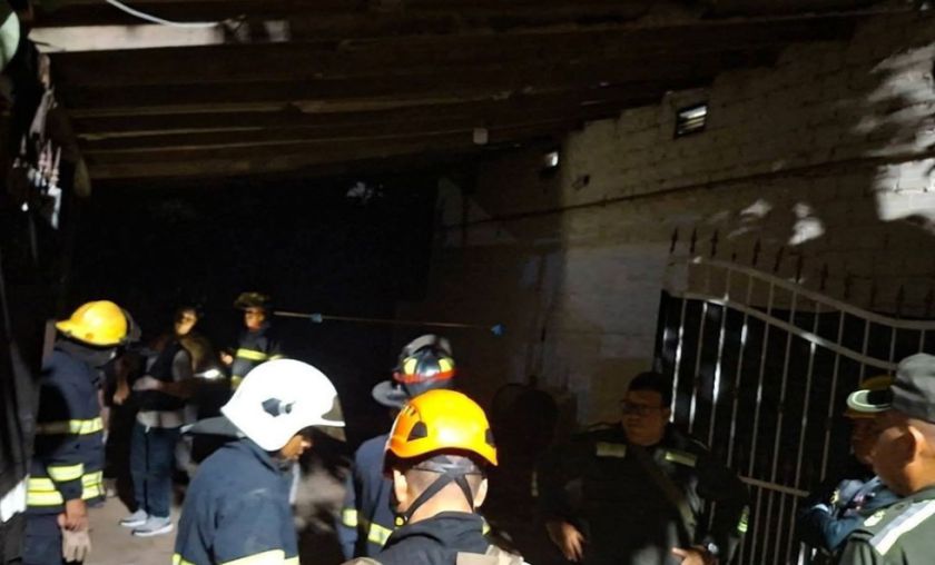 Tres personas pierden la vida tras incendio de una vivienda en Santa Cruz
