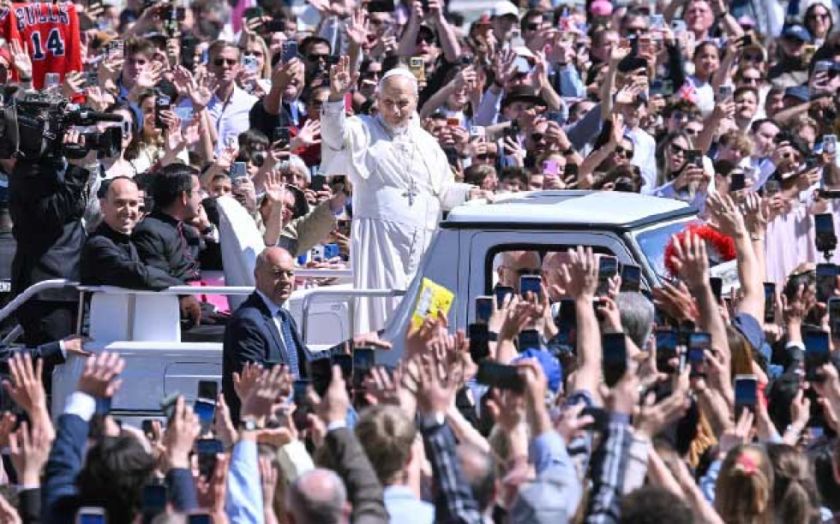 Papa llama a la paz y urge  a acabar con las guerras