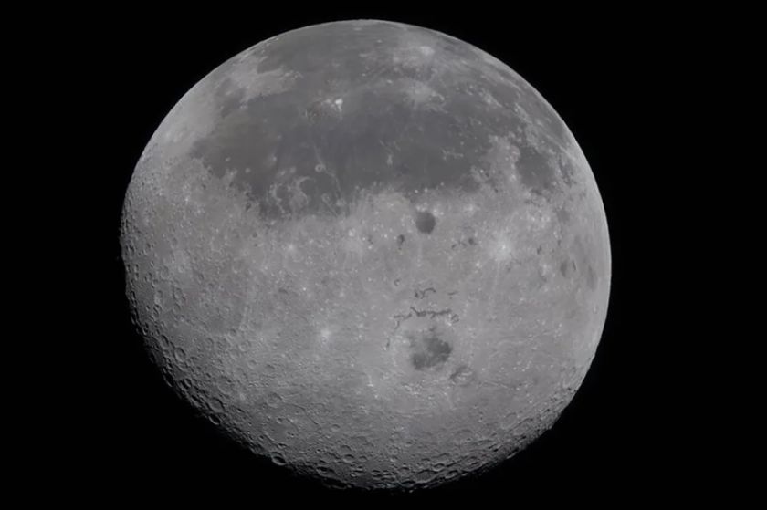 Los astronautas de Artemis II alcanzan la órbita lunar tras más de 50 años de ausencia humana