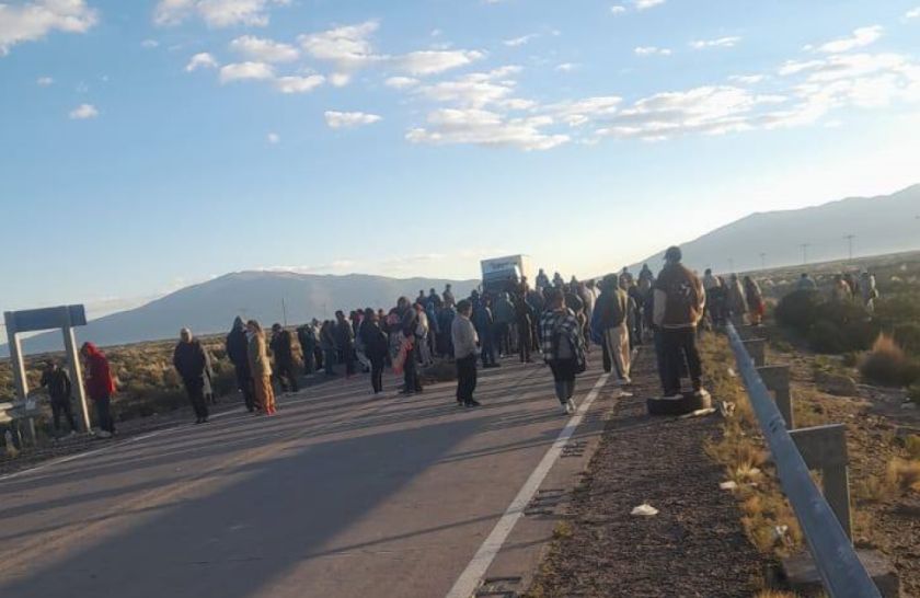 Terminales de Cochabamba y La Paz suspenden salidas por paro y bloqueos en Oruro