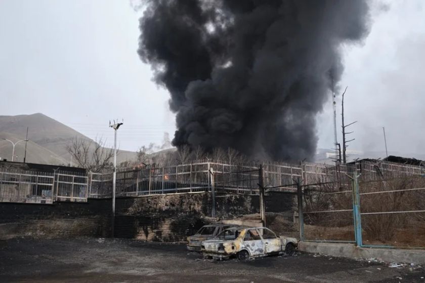 Irán denuncia ataques contra una de sus refinerías tras la entrada en vigor del alto al fuego
