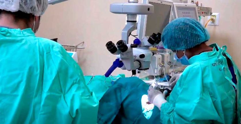 Realizan cirugía en paciente con glaucoma en el Hospital Daniel Bracamonte