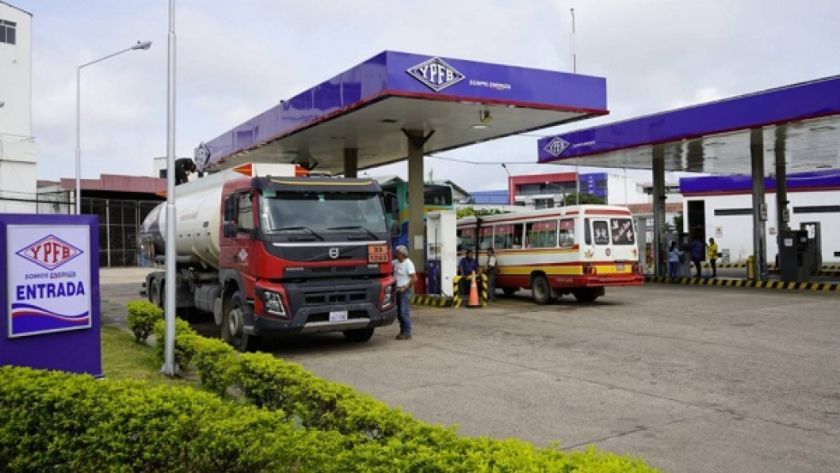 Dos hombres atracan un surtidor en Santa Cruz y se llevan cerca de Bs 8.000
