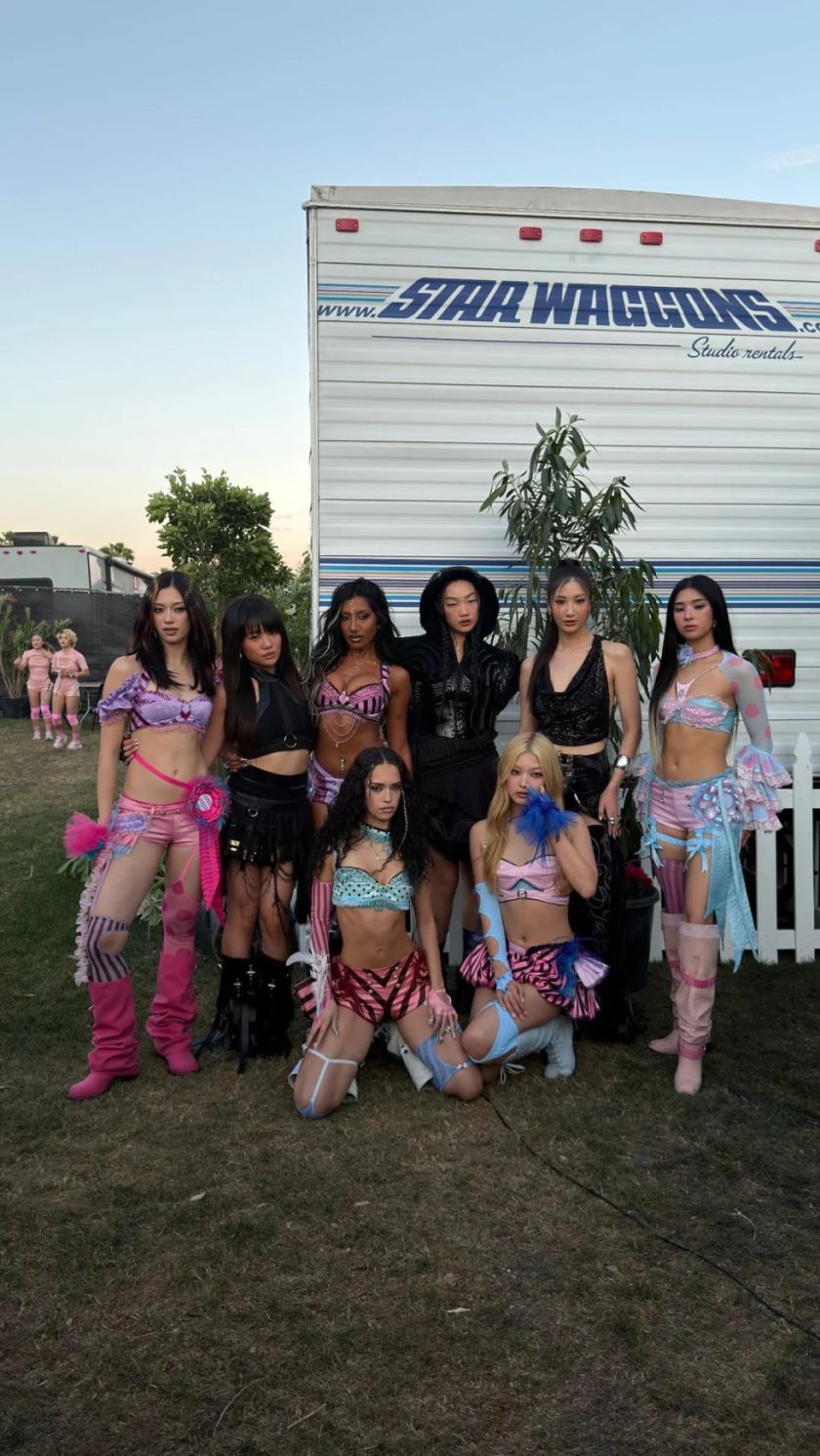 El grupo pop Katseye invita a Huntrix a Coachella