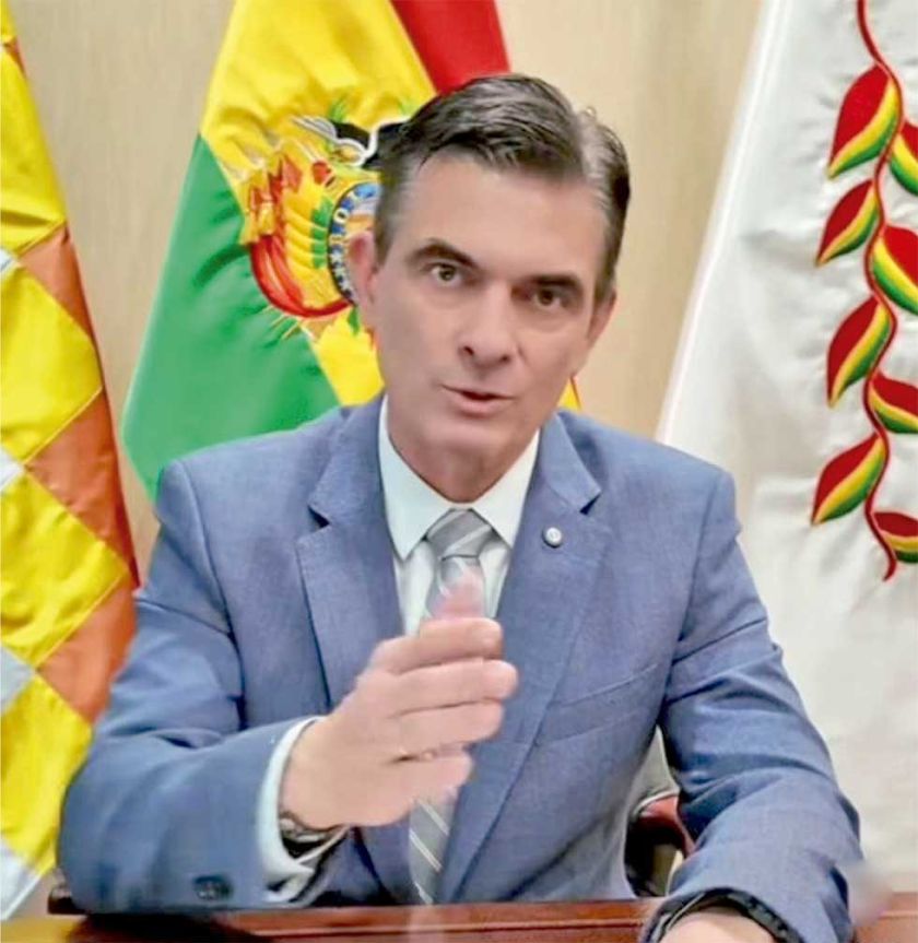 Paz firma el fin del ITF y restituye 100% de IVA