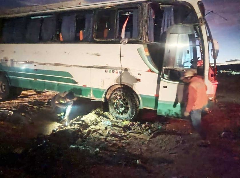 Vuelco de bus en ruta San Agustín–Uyuni deja diez pasajeros heridos