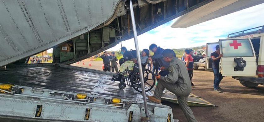 Hércules de la FAB llega a La Paz con 17 heridos evacuados desde Apolo