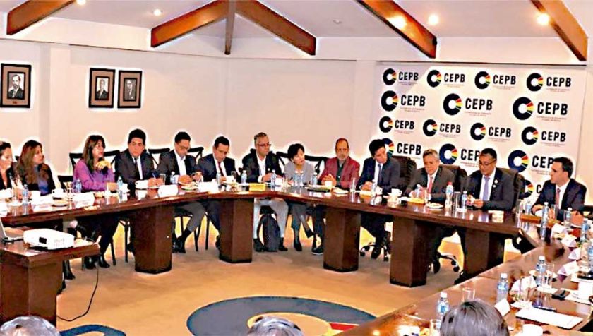 El Gobierno descarta un alza salarial de 20%