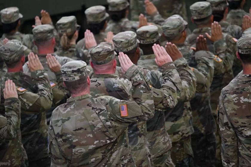 EE.UU. envía miles de soldados más a Oriente Medio mientras Trump ve la guerra cerca del fin