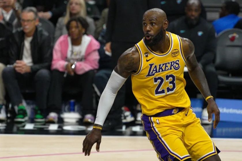 Lakers pasa a los play-off  y se enfrentará a los Rockets