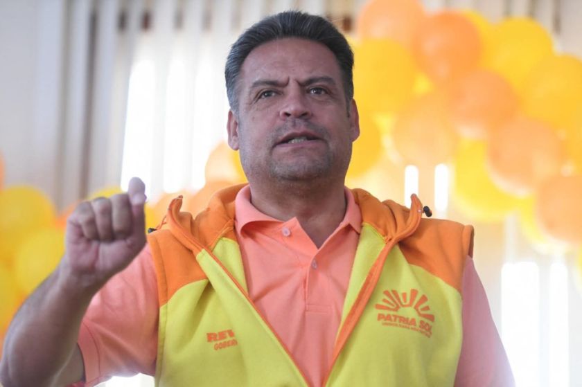 Luis Revilla inicia trámites para la transición en la Gobernación de La Paz