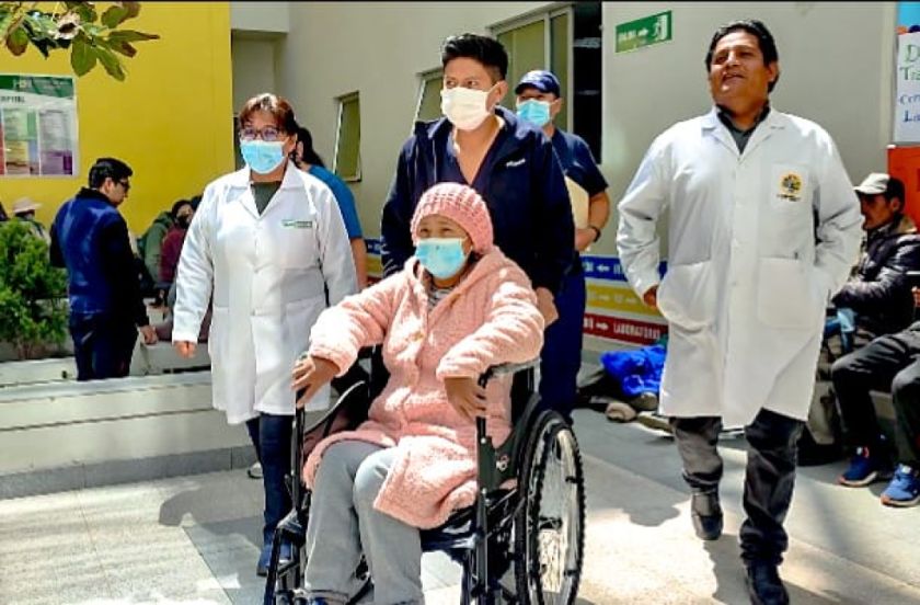 Virginia, sobreviviente del accidente aéreo en El Alto, es dada de alta