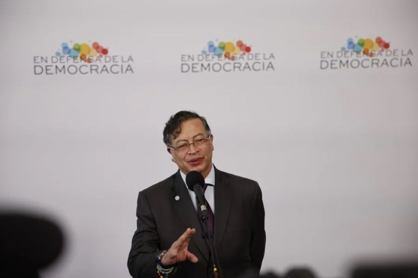 Gustavo Petro niega vinculación con "Fito" ante acusación de Ecuador