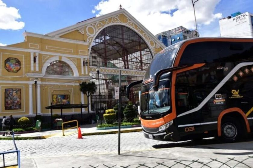Se vive las últimas salidas de buses por el balotaje en cinco Departamentos