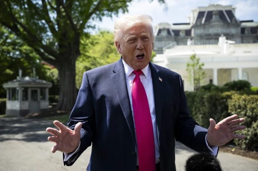 Trump afirma que EE.UU. se apoderó de un barco iraní que intentó burlar el bloqueo naval