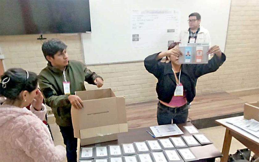 Gobierno y TSE anuncian  reforma a norma electoral