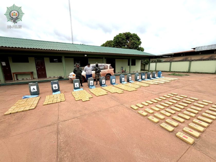 FELCN decomisa 426 paquetes de substancias en Riberalta