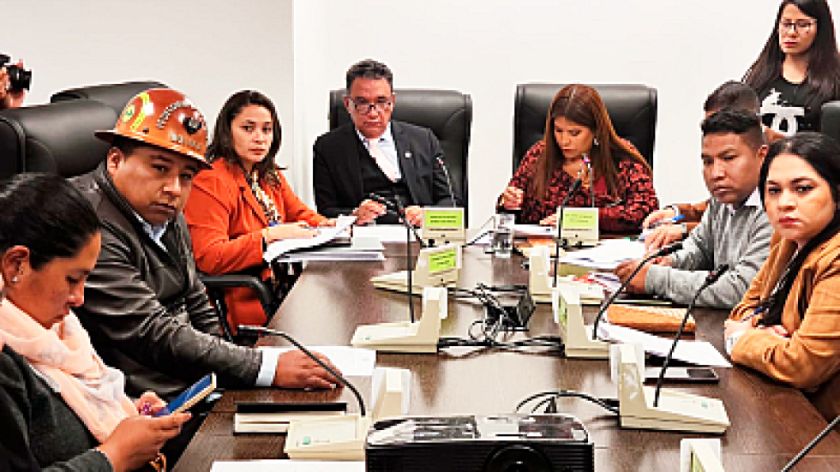 Ministro de Defensa informa en Diputados por contratación del Hércules tras accidente en El Alto