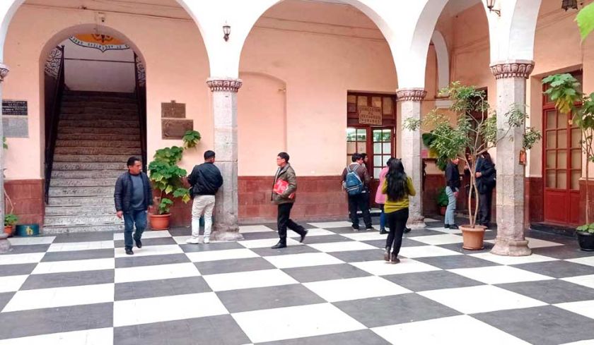 Analizan legalidad de contratos de personal de gestiones de Flores y Cruz