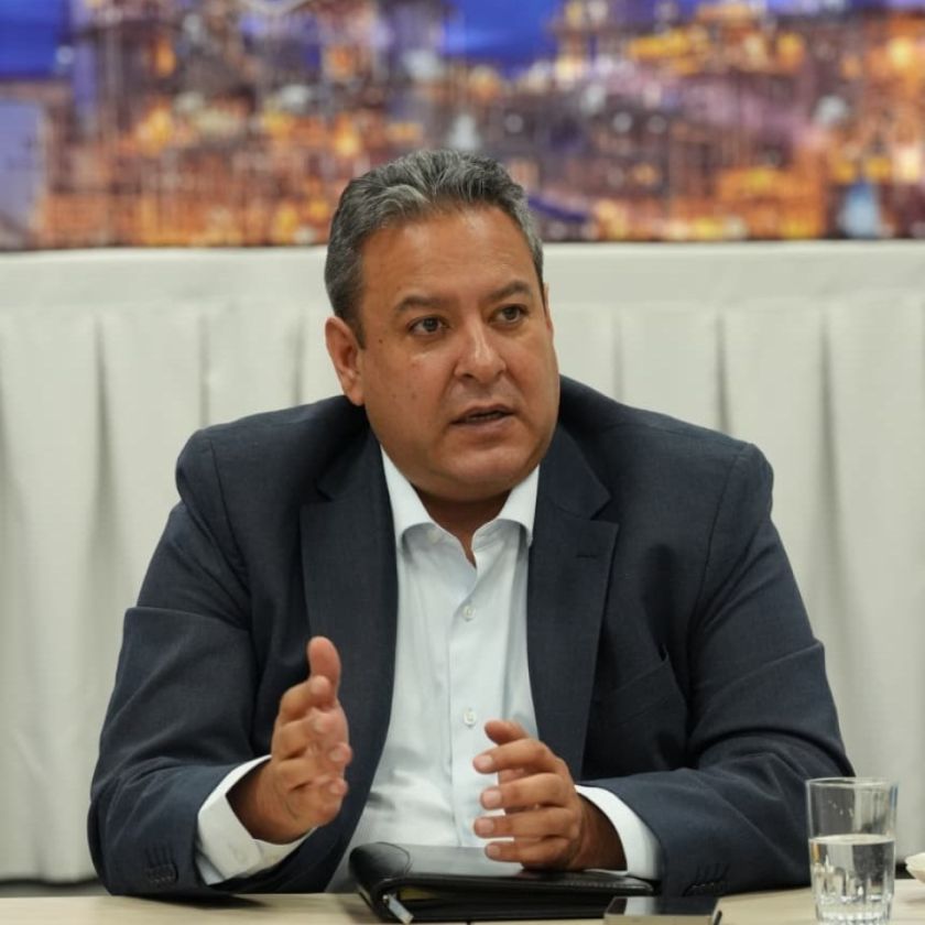 Presidente de YPFB denuncia que se dispuso de millones en casa ejecutiva de lujo