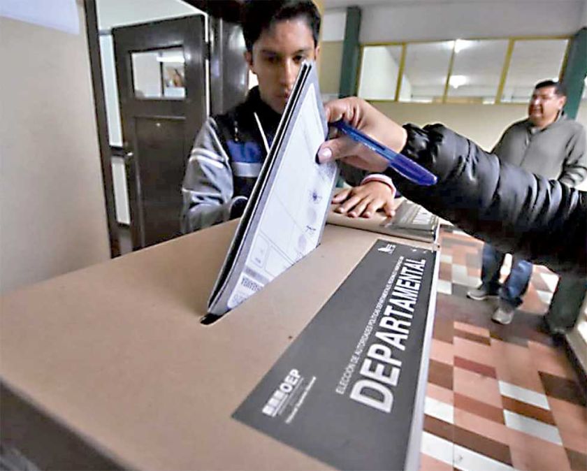 TSE entrega credenciales y cierra proceso electoral