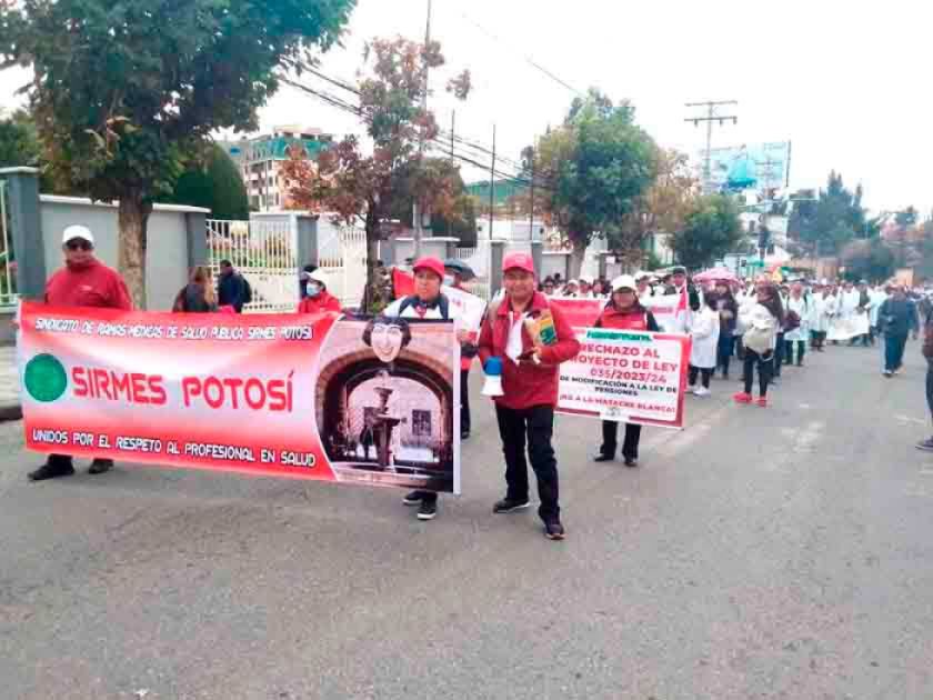 Advierten defensa de derechos de trabajadores ante transición
