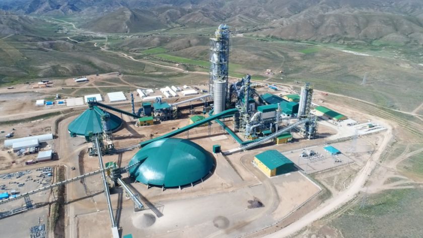 ECEBOL destapa irregularidades en comercialización de cemento, descarta privatización