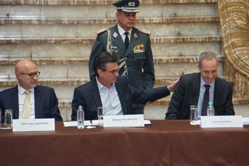 Paz exhorta a alcaldes y gobernadores a firmar acuerdos para reducir la burocracia