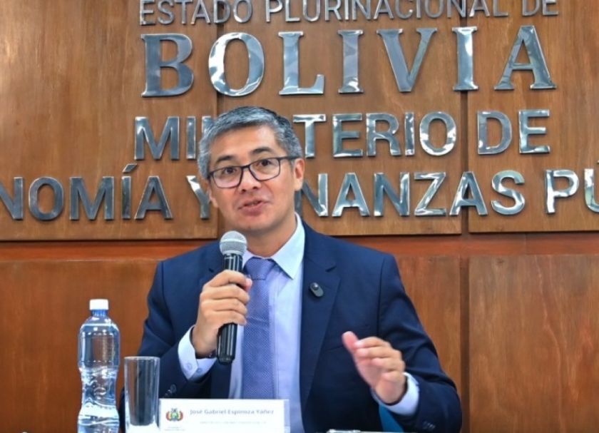 Ministro Espinoza: el trabajo no se defiende con discursos