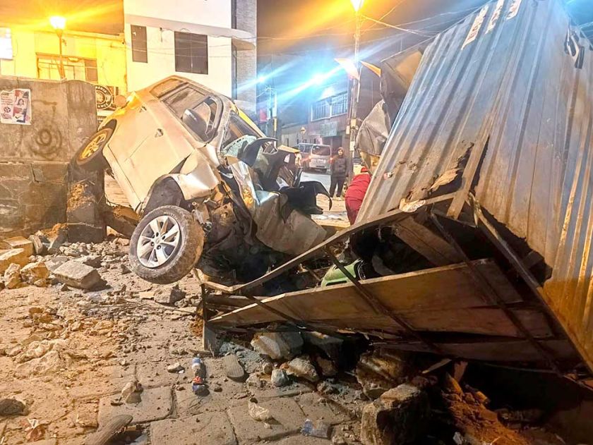 Presunto chofer ebrio deja nueve personas heridas y daños considerables