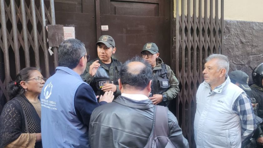 Defensor del Pueblo verifica situación de fabriles aprehendidos y llama al diálogo