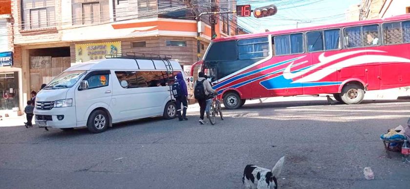 Los bloqueos paralizaron el tráfico en casi todo el Departamento de Potosí