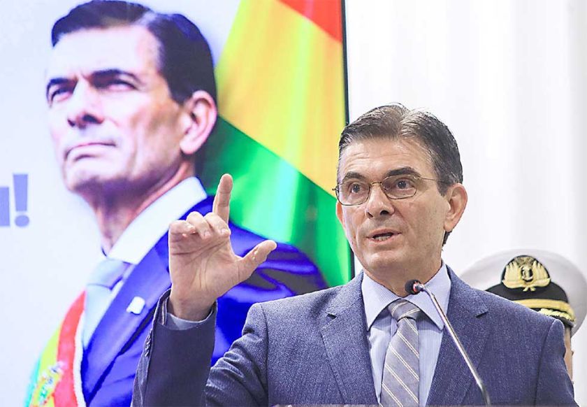 Paz cumple seis meses con ajustes, crisis de combustibles y protestas 