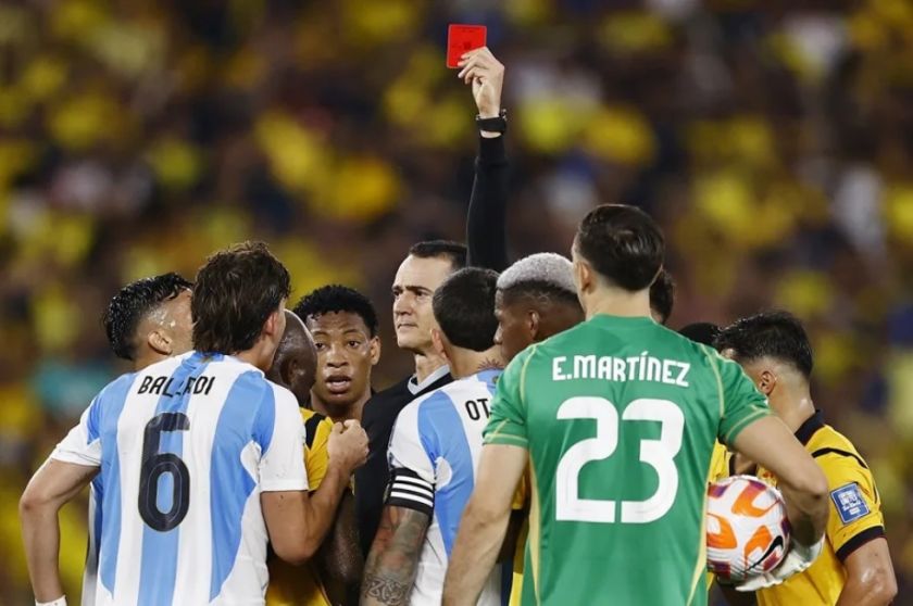 Un cambio en reglas de la FIFA permitirá a Otamendi y Caicedo jugar el primer partido en el Mundial