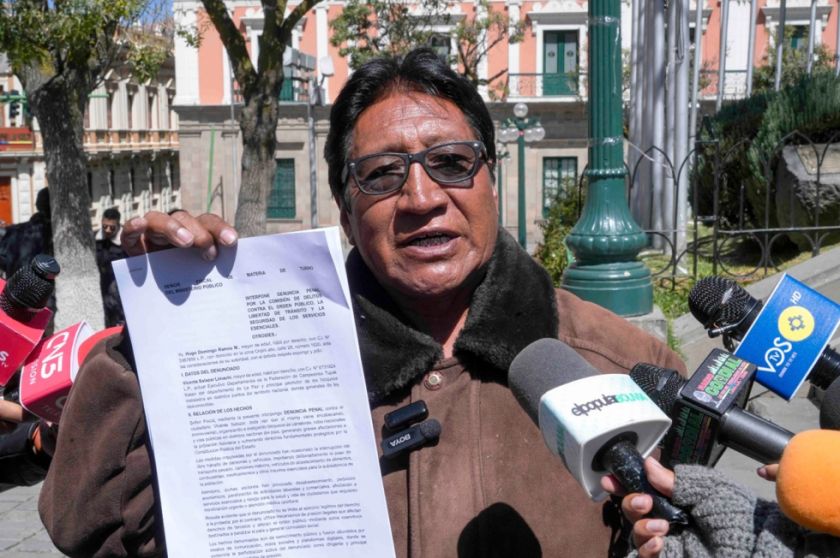 Autotransporte alista denuncia penal contra dirigente campesino de La Paz