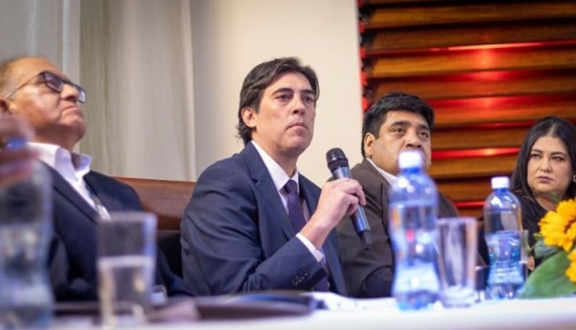 Ministro Zamora denuncia que diésel destinado a la población termina en cooperativas mineras