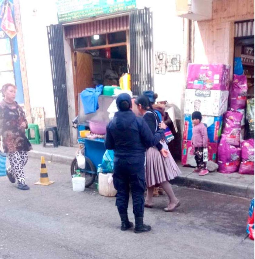 Gremiales piden frenar el comercio informal en la ciudad de Potosí
