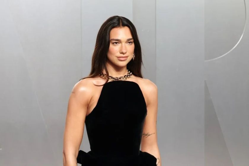 Dua Lipa demanda a Samsung por 15 millones de dólares por uso no autorizado de su imagen