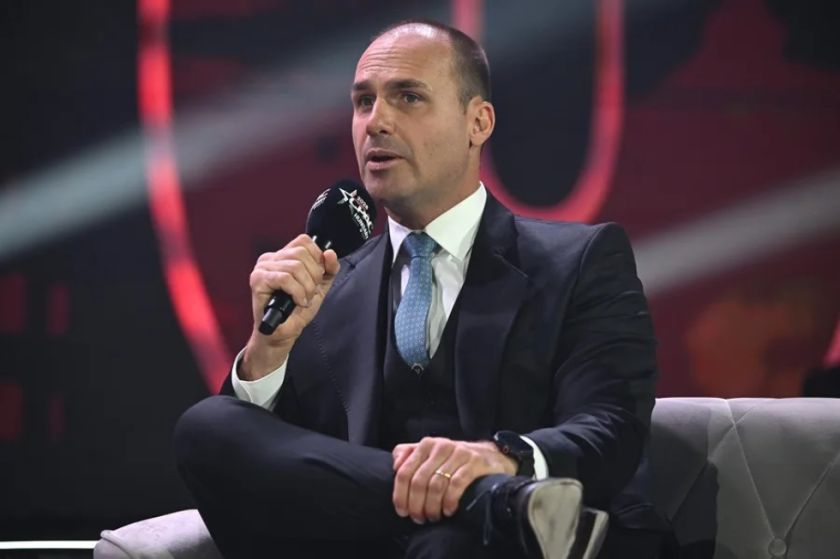 La Fiscalía de Brasil pide condenar a un hijo de Jair Bolsonaro por coacción a los jueces