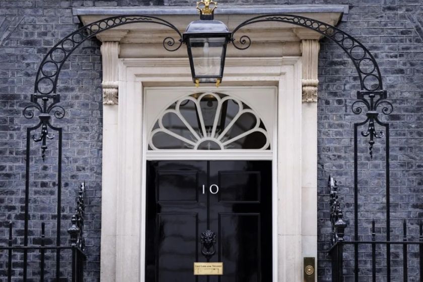 El primer ministro británico se niega a dimitir pese a las presiones de su partido