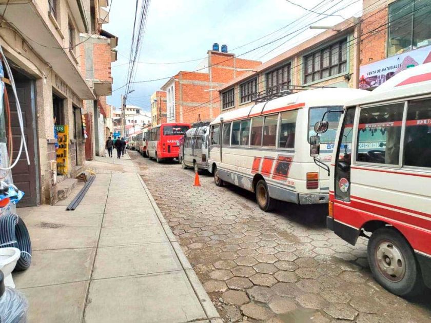 Choferes y vecinos dan plazo al Gobierno por crisis de combustible
