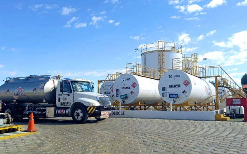 YPFB avisa que bloqueos en La Paz restringen combustible de aviación 