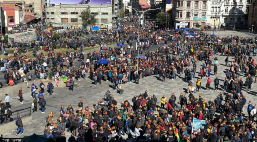 Cooperativistas mineros toman el centro paceño
