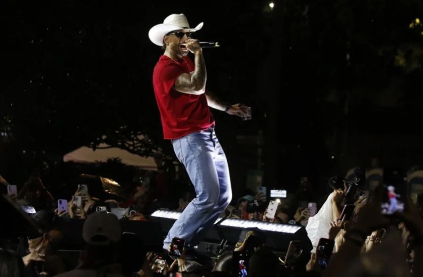 Maluma presenta ‘Loco x volver’, un regreso musical a sus raíces