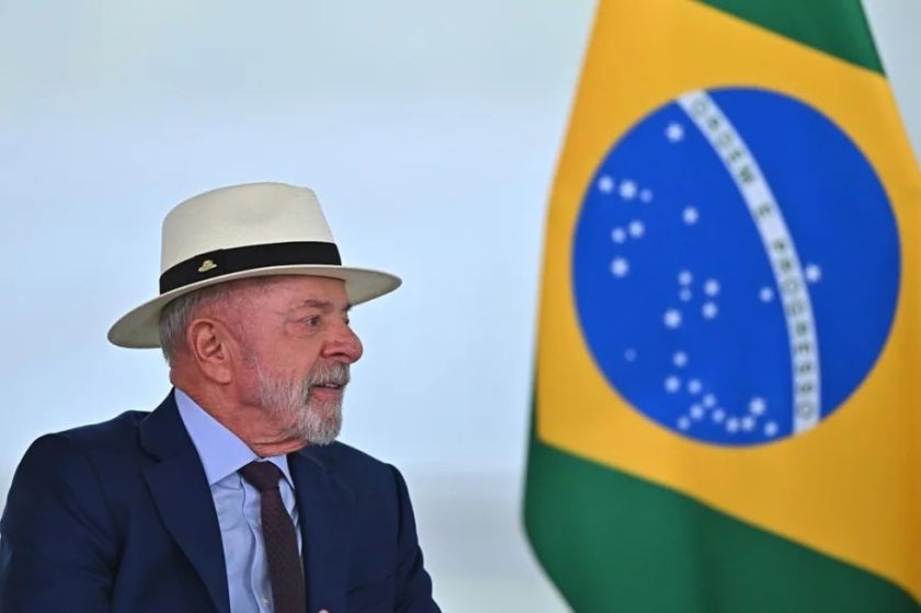 Lula y Flávio Bolsonaro empatan en intención de voto a cinco meses de las elecciones en Brasil