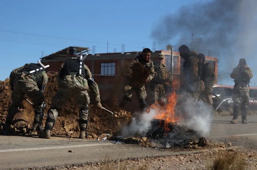 La Defensoría de Bolivia reporta 47 detenidos y 5 heridos en jornada de desbloqueo de vías