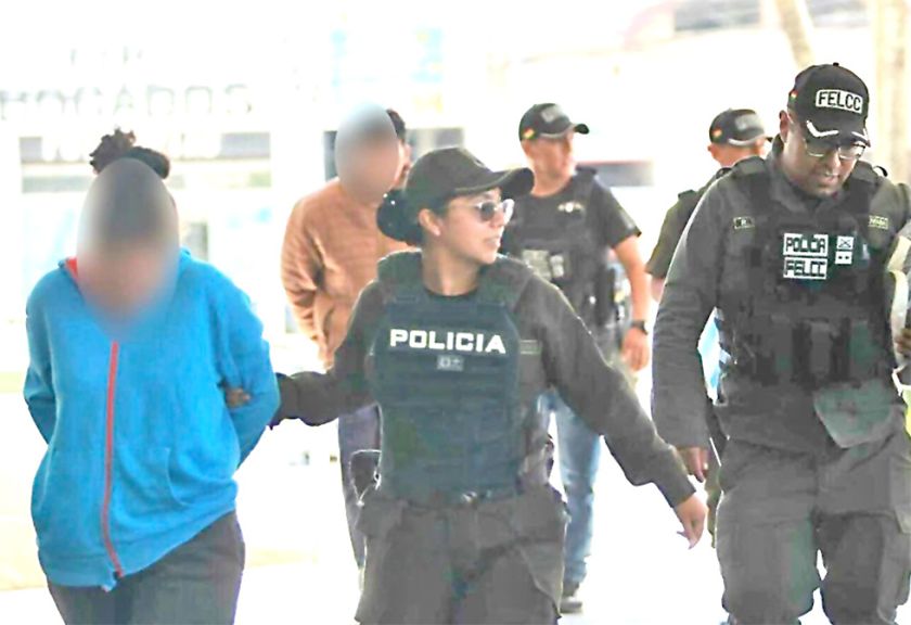 Identifican placas de motocicleta  y furgoneta de sicarios de Claure