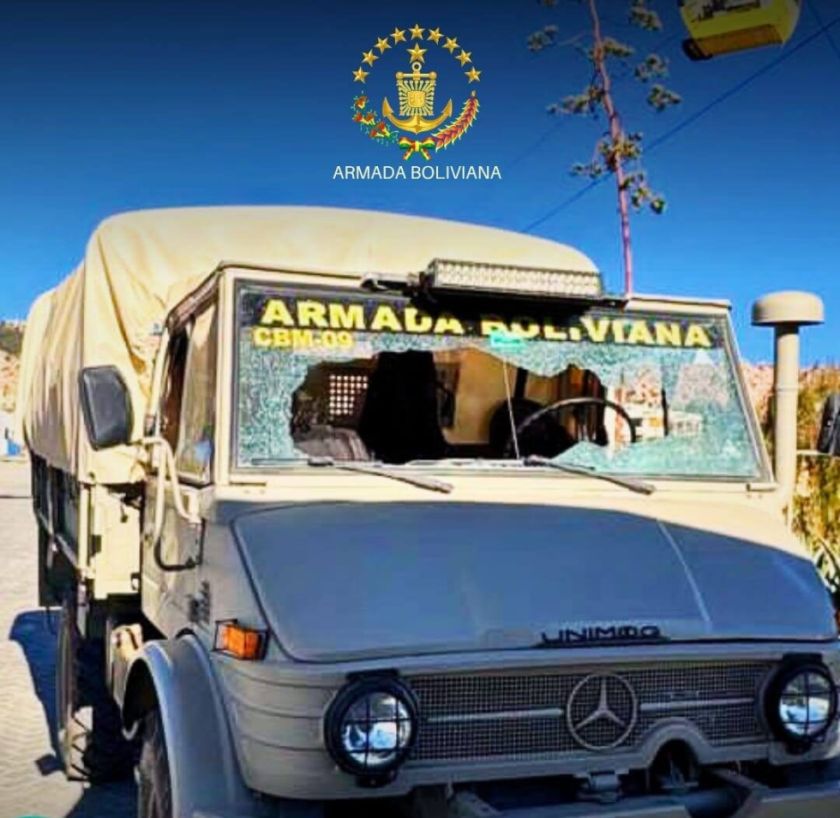 Armada Boliviana denuncia agresión a efectivos y daño a vehículos institucionales tras operativo “Corredor Humanitario”