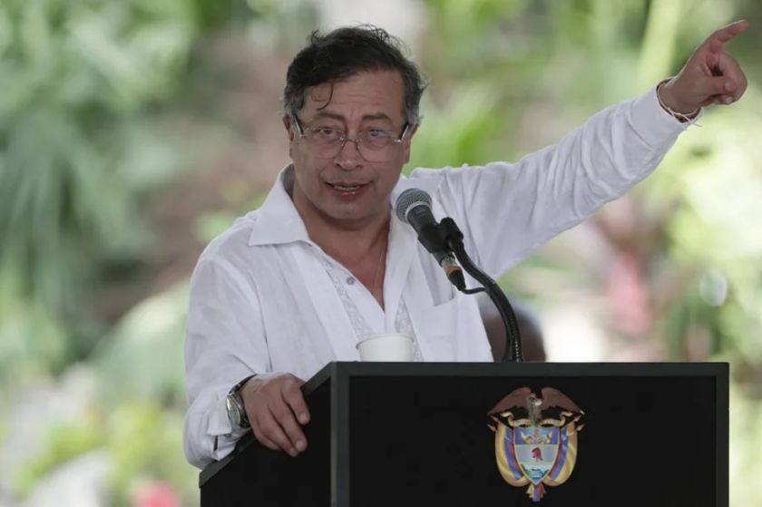 Petro afirma que Bolivia está pasando a «extremismos» con la expulsión de su embajadora