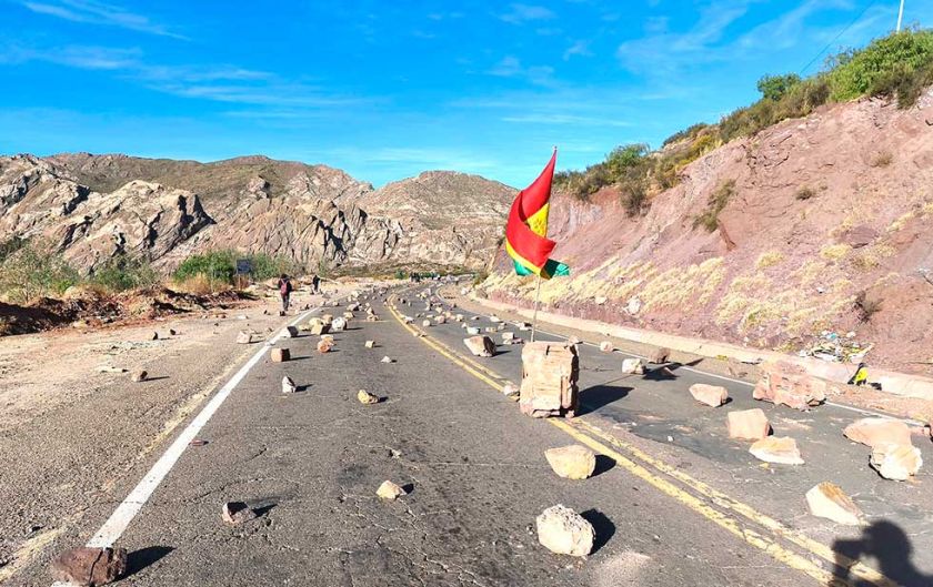 Bloqueos: Potosí está aislado del  resto de las capitales del país